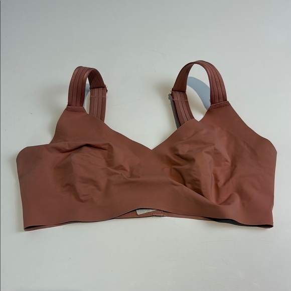 Knix Pink Wireless Bra with Adjustable Straps and Seamless Design - Picture 1 of 5